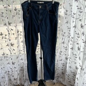 Levi Strauss & Co. Classic mid rise skinny size 32 (11/12) ( has stretch)